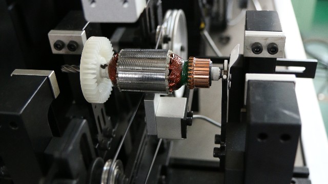 兩工位全自動平衡機，動平衡測量數(shù)據(jù)精度高重復(fù)性好！