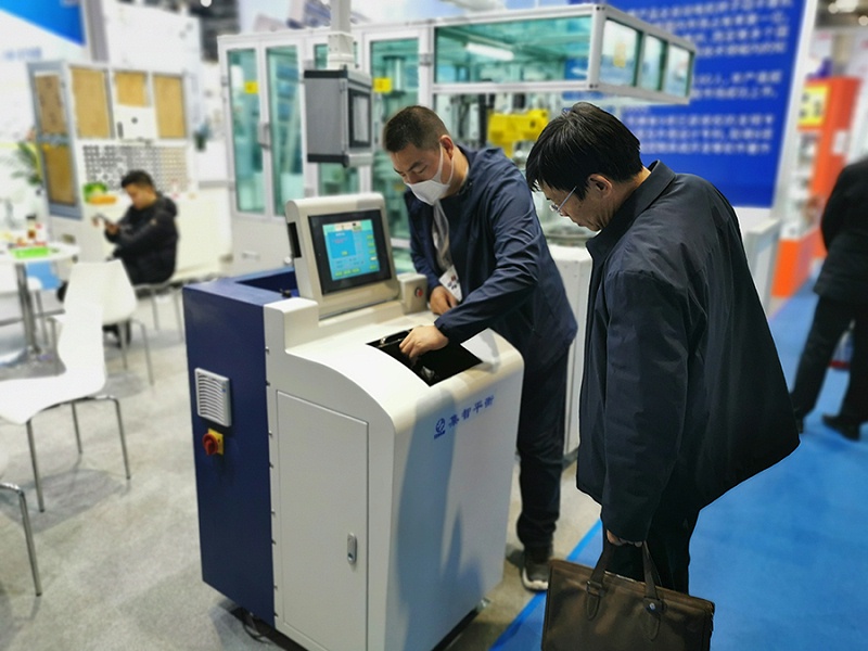 渦輪增壓動(dòng)平衡機(jī)