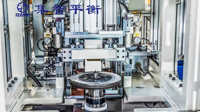 用于盤(pán)狀工件的立式平衡機(jī)有什么特點(diǎn)？